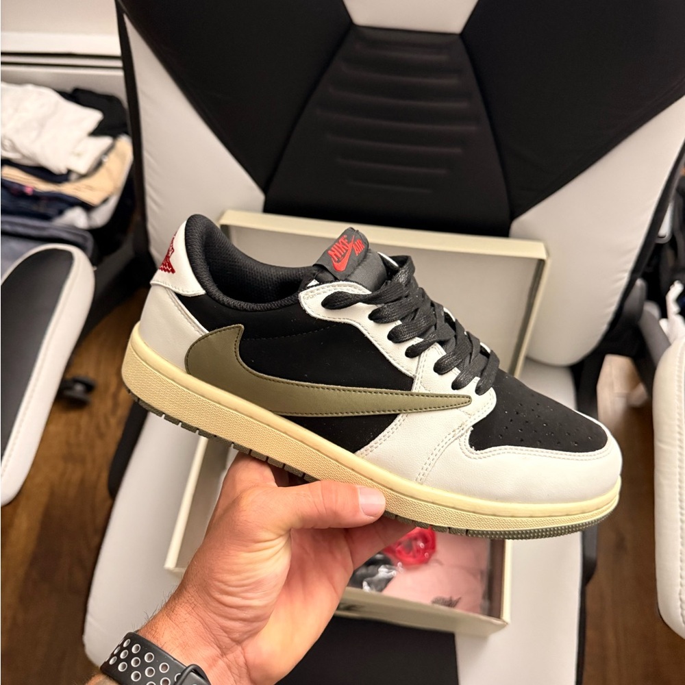 Nike Travis Scott Men's Black, White, and Olive Sneakers VNDS